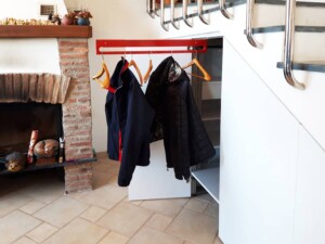 Armadio sottoscala appenderia estraibile